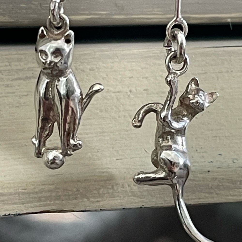 SOLD Vintage Sterling Silver Cat Dangle Earrings
